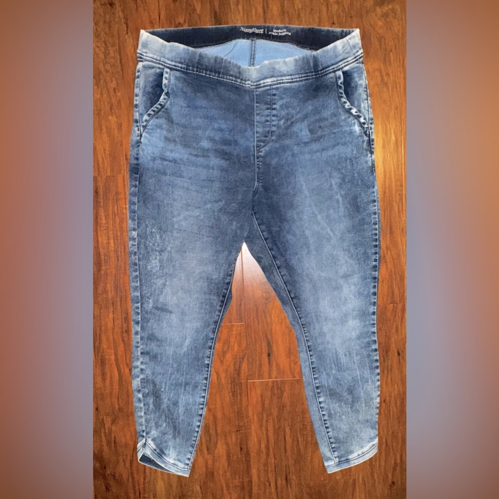 Signature by Levi Strauss Cropped Straight Modern Jegging - Mineral Wash - 20
